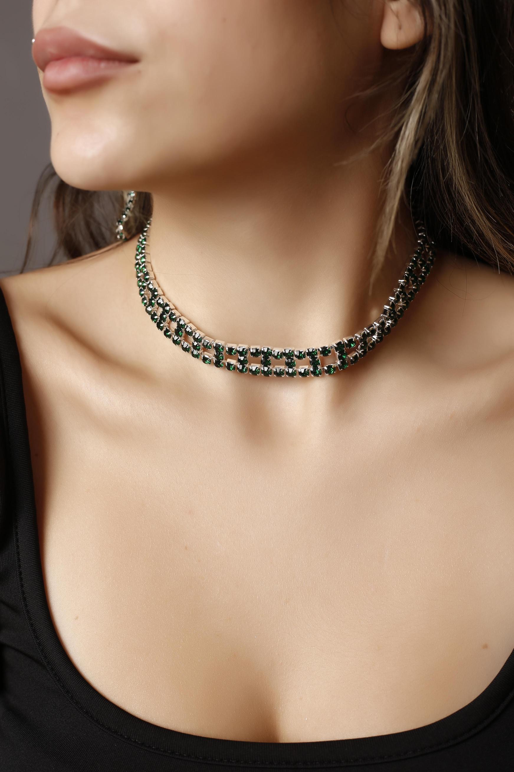 Stylish%20Tasarım%20Yeşil%20Taşlı%20Kristal%20Choker%20Kolye%20Pırlanta%20Gibi%20Kolye,%20Davet%20Kolye