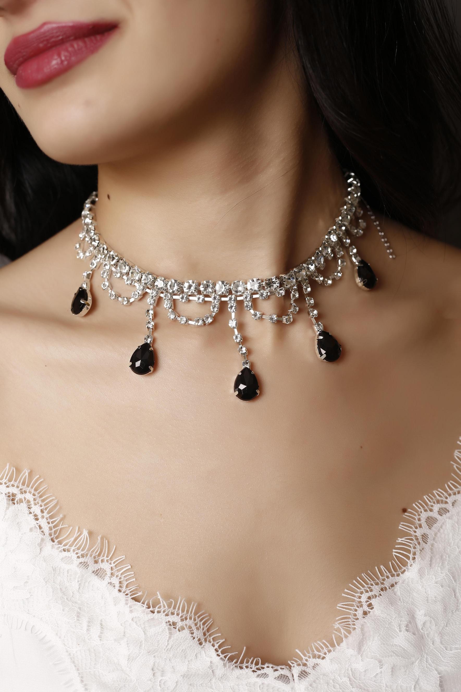 Siyah%20Su%20Damlası%20Kristal%20Taşlı%20Choker%20%20-%20Taşlı%20%20Püskül%20Gelin%20Kolyesi%20Nişan%20Kolyesi%20Gerdanlık