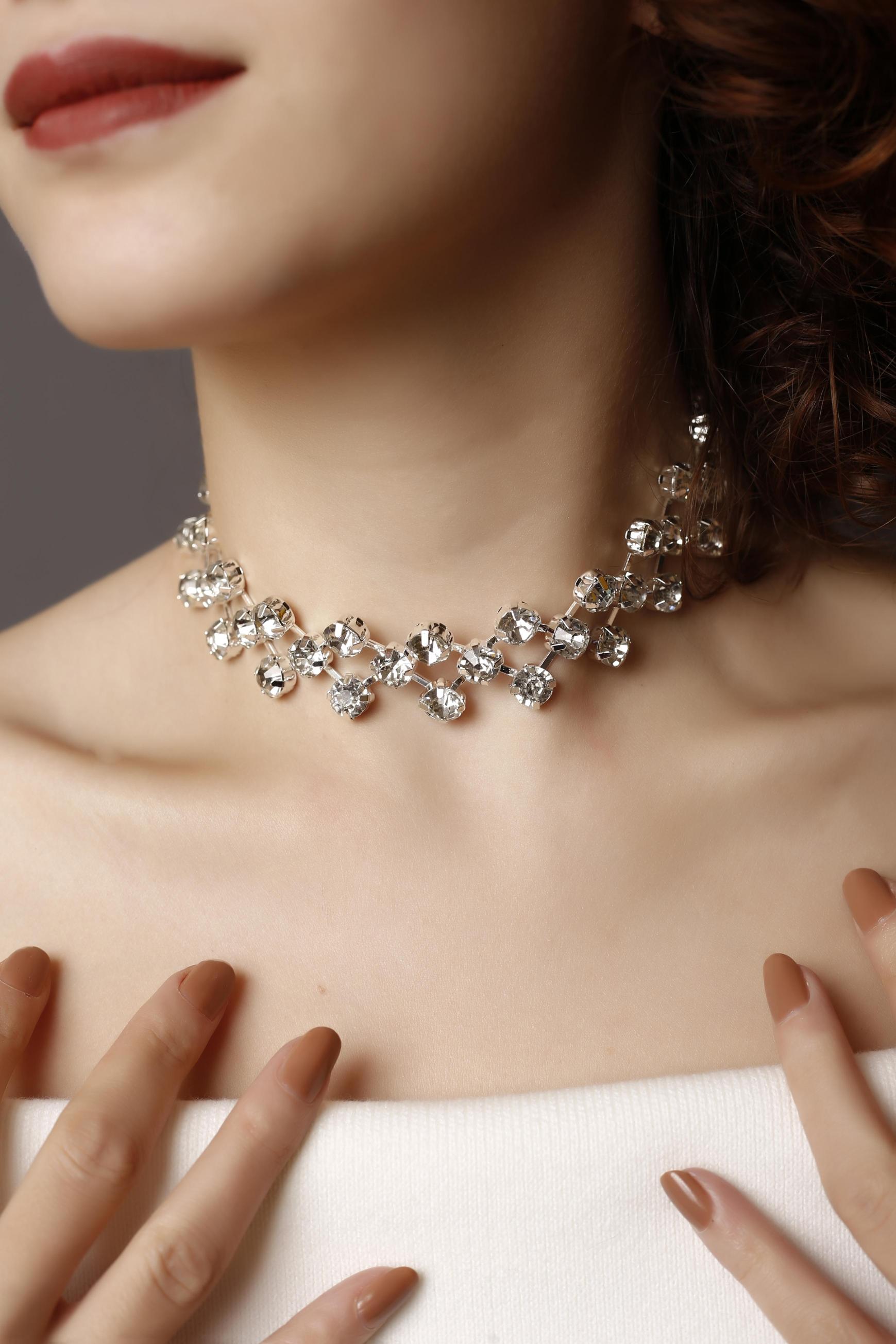 Çapraz%20Taşlı%20Silver%20Choker%20Kolye,%20Pırlanta%20Gibi,%20Taşlı%20Choker,%20Su%20Yolu%20Choker%20Kolye,%20Gerdanlık