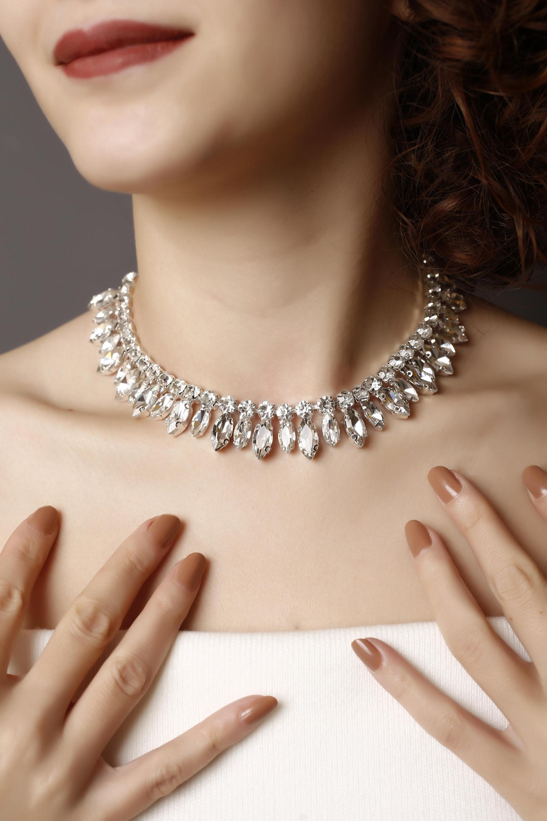 Geometrik%20Taşlı%20Silver%20Choker%20Kolye,%20Pırlanta%20Gibi,%20Taşlı%20Choker,%20Su%20Yolu%20Choker%20Kolye,%20Gerdanlık